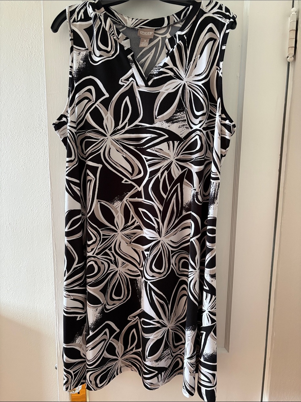 Chico's Black and White Floral Sleeveless Tunic Dress